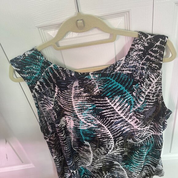 Jones Studio Sleeveless Black and White Top with Fun Splashes of Teal, Size 2X - Picture 2 of 7